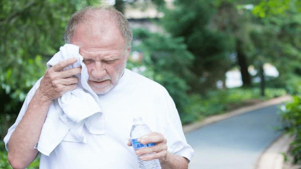 «خواب‌آلودگی، بی‌قراری یا کاهش اشتها» آثار گرمازدگی در سالمندان