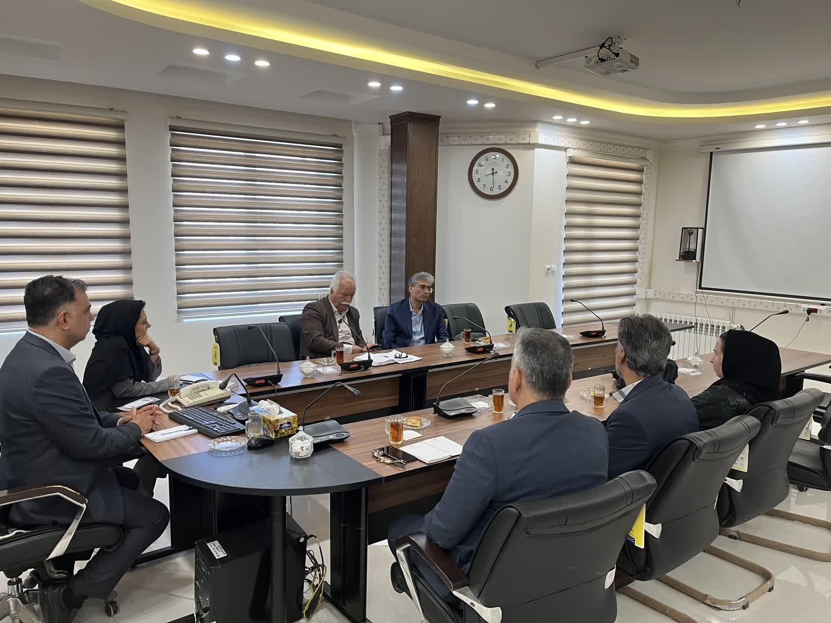 جلسه هم اندیشی مدیریت صندوق بازنشستگی استان یزد با سرپرستی بیمه دانا و رئیس کانون بارنشستگی برگزار شد