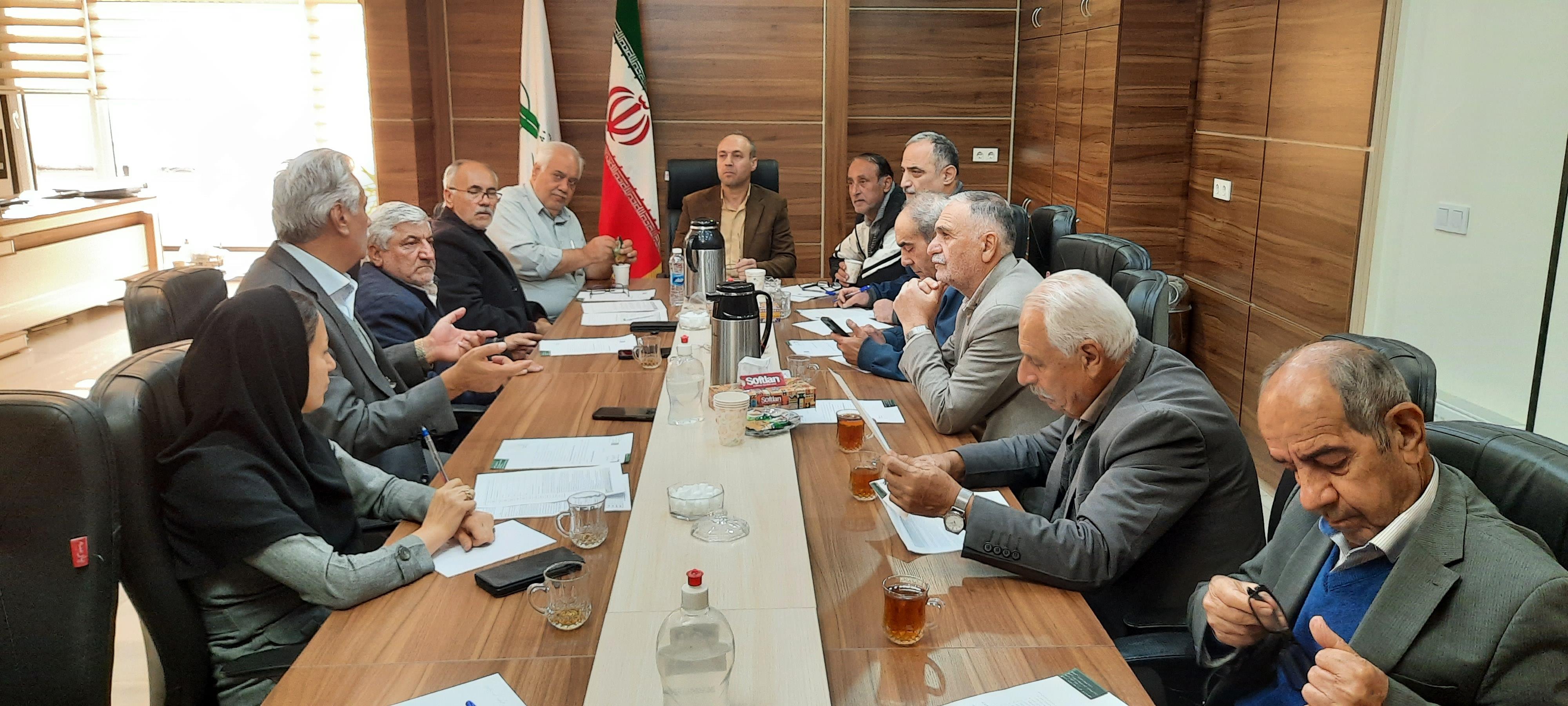 جلسه هم اندیشی مدیر صندوق بازنشستگی کشوری استان قزوین با رؤسای کانون های استان در جهت پیشنهادات تعهدات قرارداد بیمه تکمیلی سال 1405 1