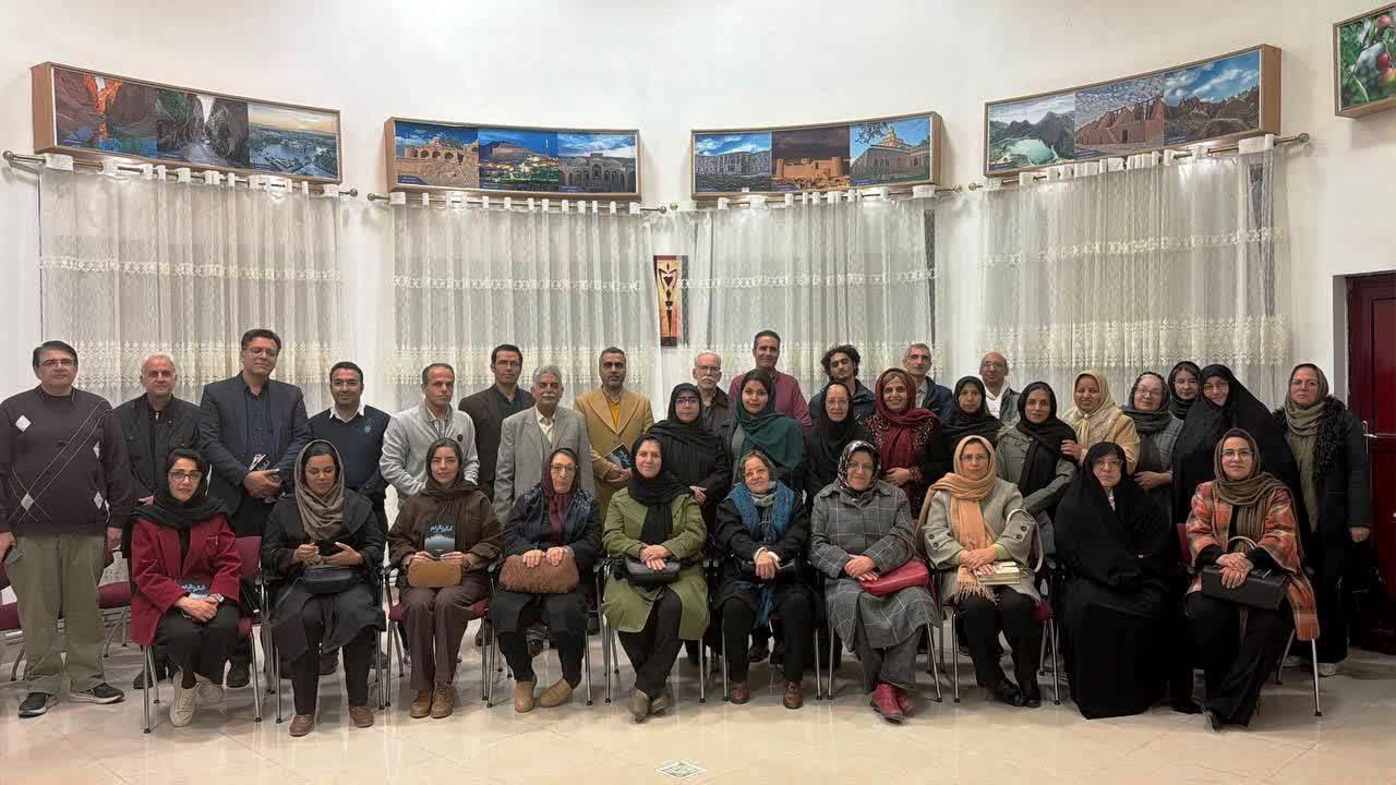 رونمایی از کتاب «آبگیرهای ناآرام»؛ جریان خاطرات پیشکسوتان در خانه امید بیرجند