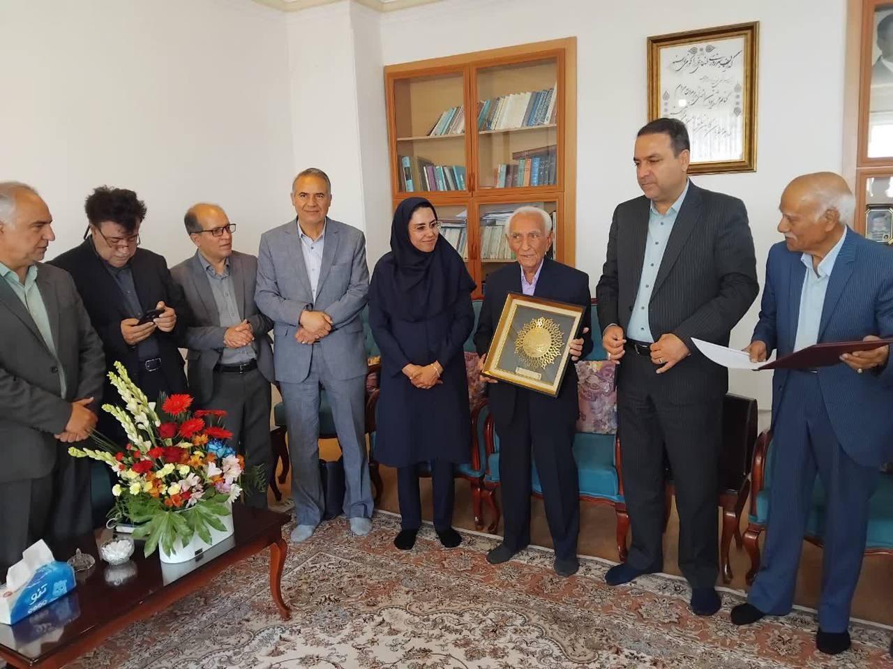 تجلیل از بازنشسته نمونه فرهنگی شهرستان نیشابور