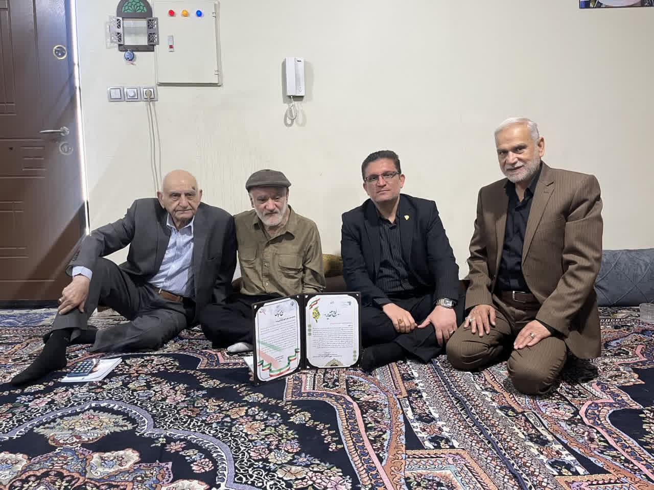تجلیل از «احمد حسین‌زاده» بازنشسته نمونه استان خوزستان