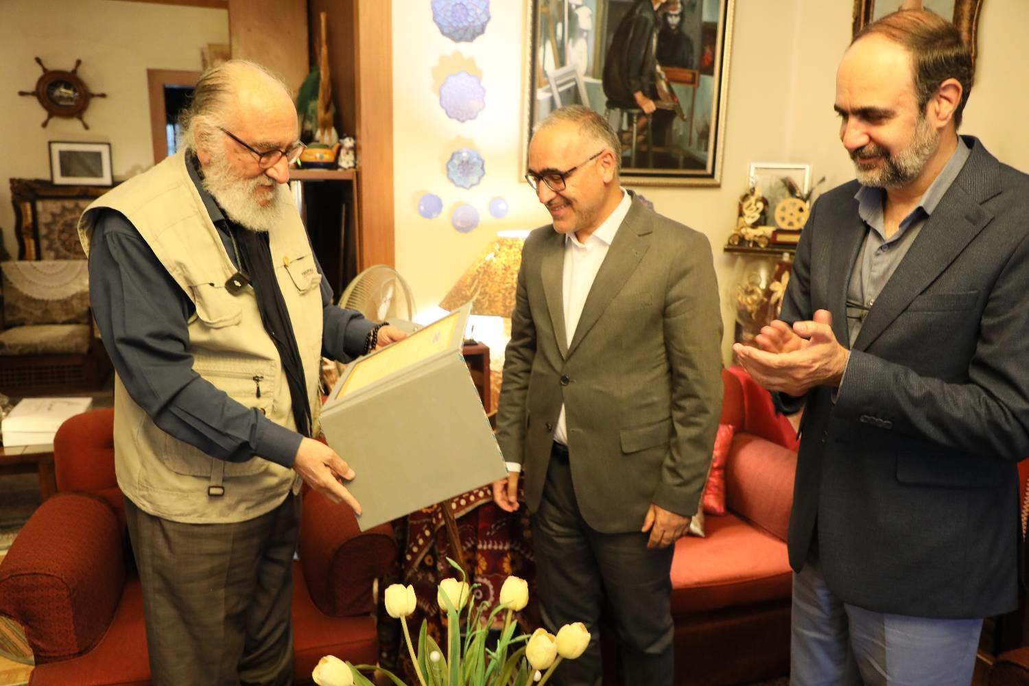 مدیرعامل صندوق بازنشستگی کشوری با داریوش ارجمند دیدار کرد