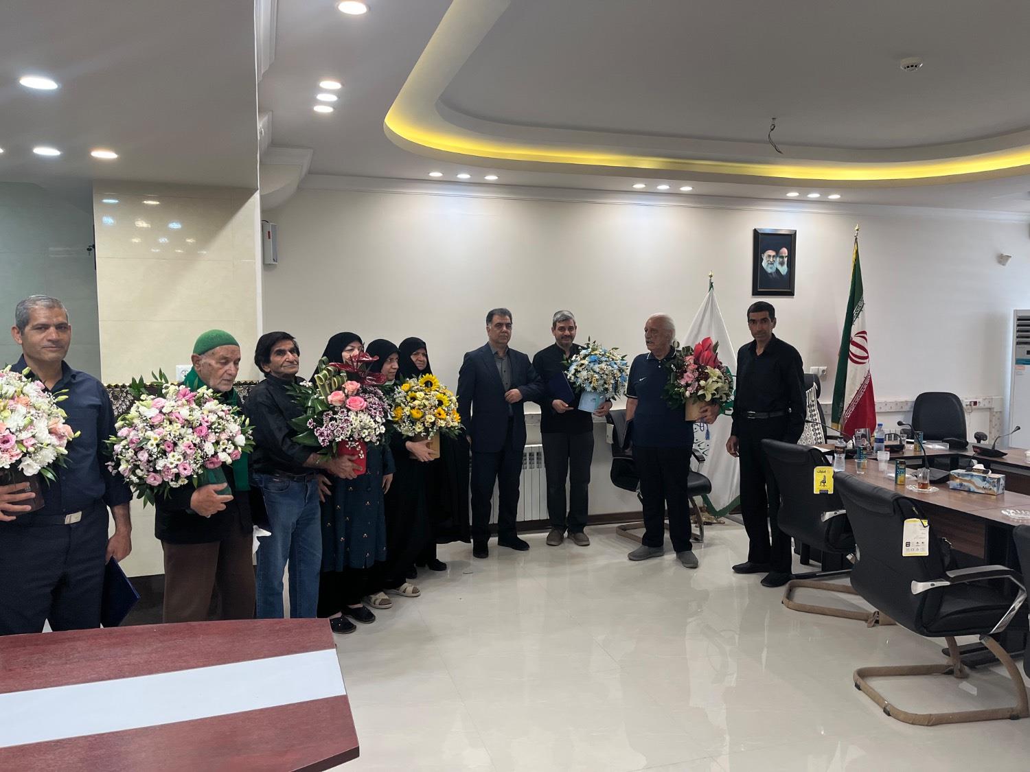 تجلیل از خانواده‌های معظم شهدا و بازنشستگان فرهیخته در استان یزد