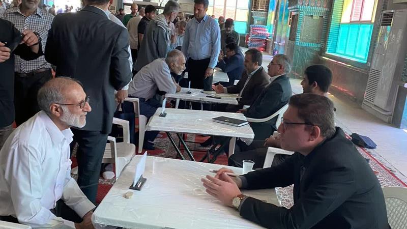 برپایی میز خدمت صندوق بازنشستگی کشوری استان خوزستان در مصلی نماز جمعه اهواز