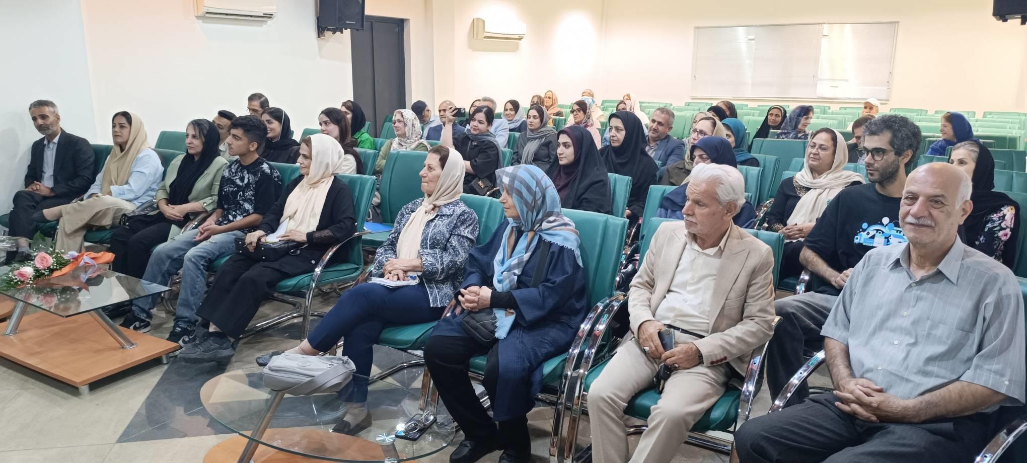 کارگاه آموزشی «فن بیان و سخنوری» ویژه بازنشستگان کشوری در خانه امید رشت برگزار شد