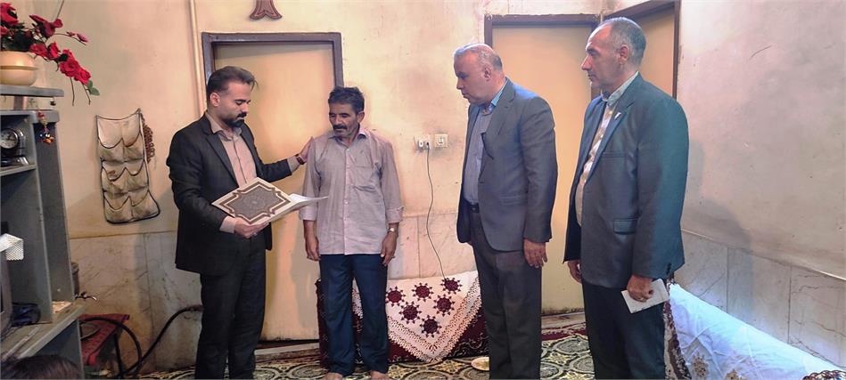 دیدار مدیر استان خراسان جنوبی با رزمنده جانباز و آزاده هشت سال دفاع مقدس