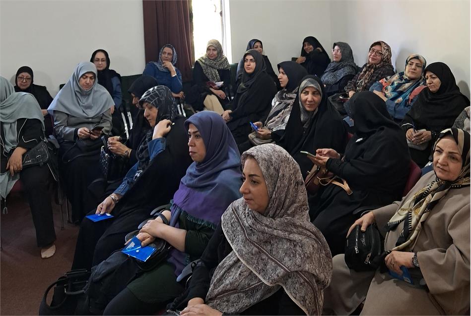 برپایی کارگاه نشاط و آگاهی برای بانوان بازنشسته استان قم