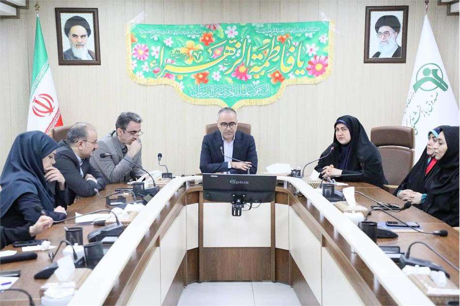 نقش محوری زنان در خانواده و نظام اداری صندوق بازنشستگی کشوری/ ضرورت تقویت کرامت بانوان در محیط‌های اداری