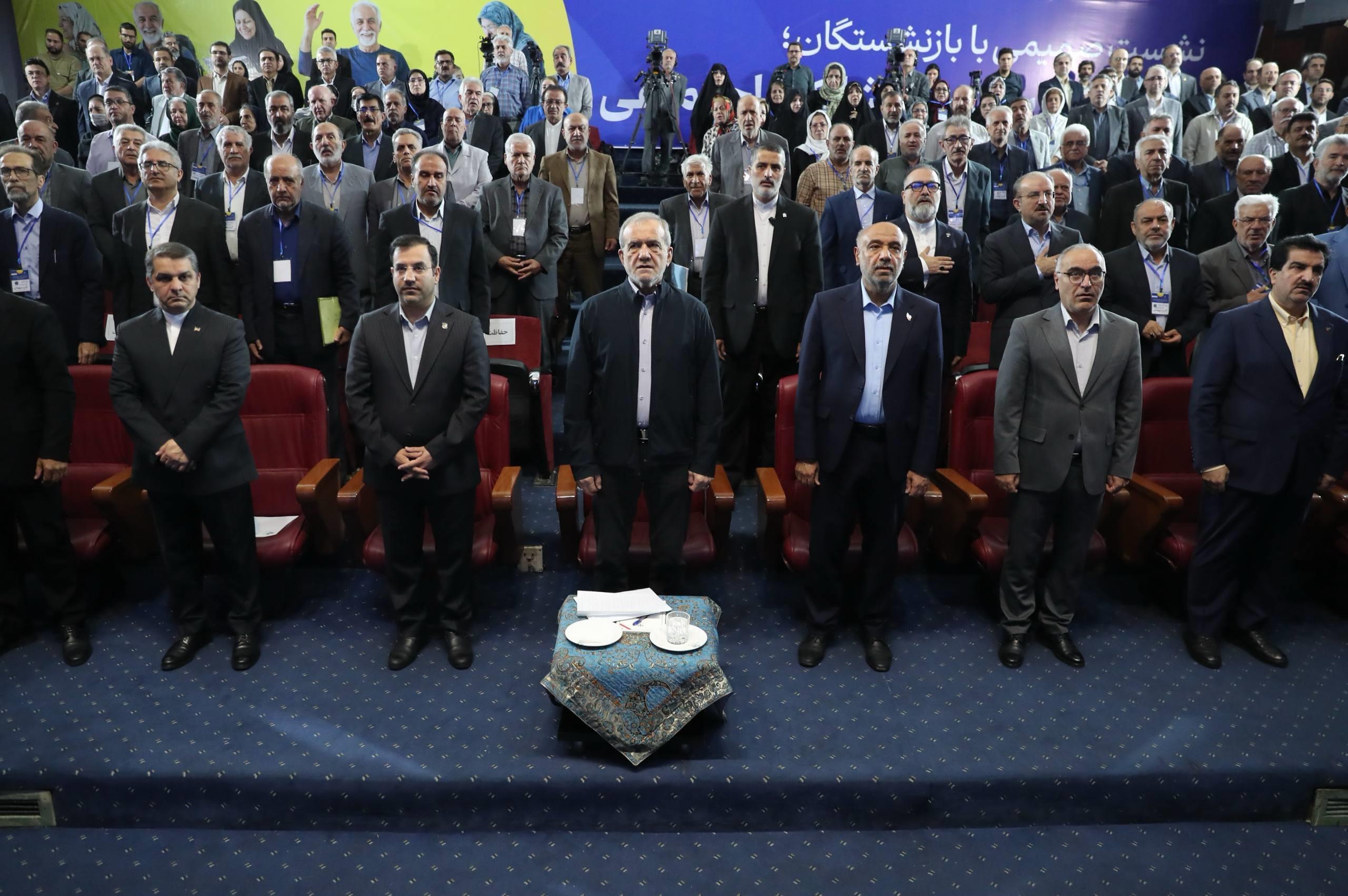 دیدار صمیمی بازنشستگان با رئیس جمهور 30