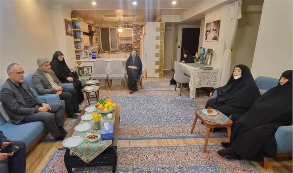 تجلیل سرپرست صندوق بازنشستگی کشوری از مقام مادران و همسران شهدا/دیدار با خانواده‌های شهدا وظیفه مدیران نظام است