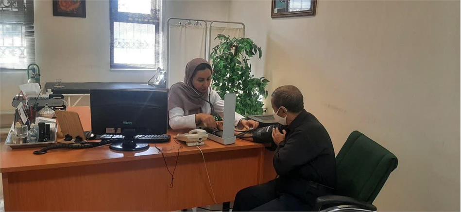 ارائه خدمات ویزیت و مشاوره پزشکی رایگان به بازنشستگان مشهد مقدس