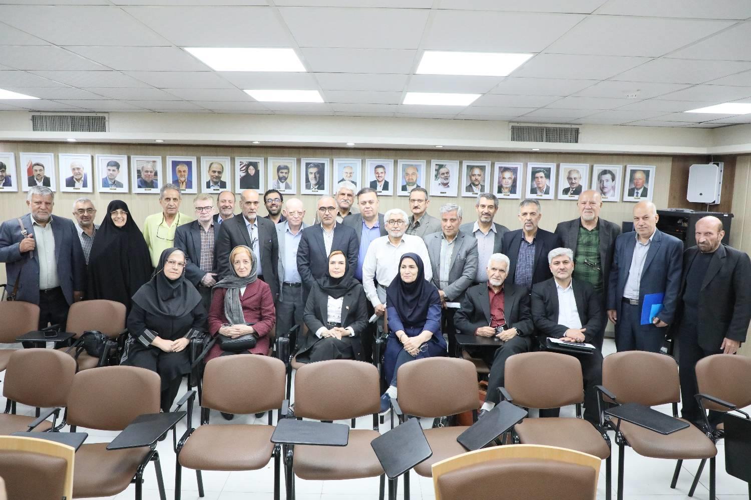 نشست وبیناری سرپرست صندوق بازنشستگی با روسای کانون های بازنشستگی سراسر کشور 16