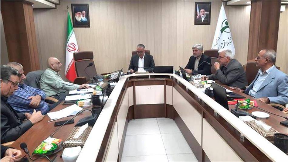 نشست هم‌اندیشی تعدادی از کانون‌های بازنشستگان آموزش و پرورش با مدیرعامل صندوق بازنشستگی کشوری/ افزایش سقف اعتبار خرید از