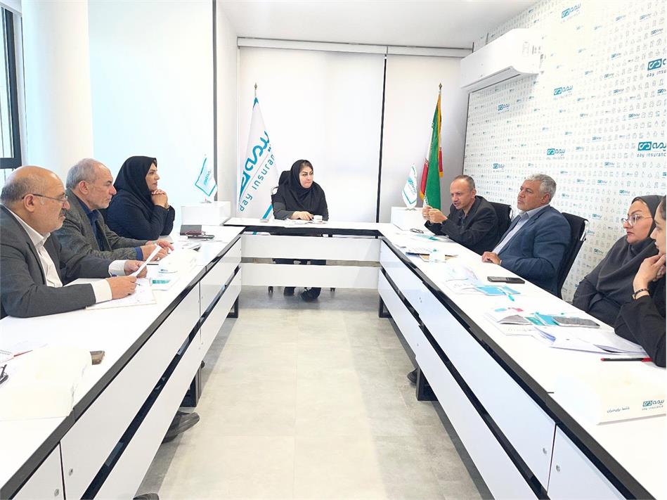 برگزاری نشست هم اندیشی مدیر صندوق استان چهارمحال و بختیاری با روسای کانون‌ها و بیمه دی