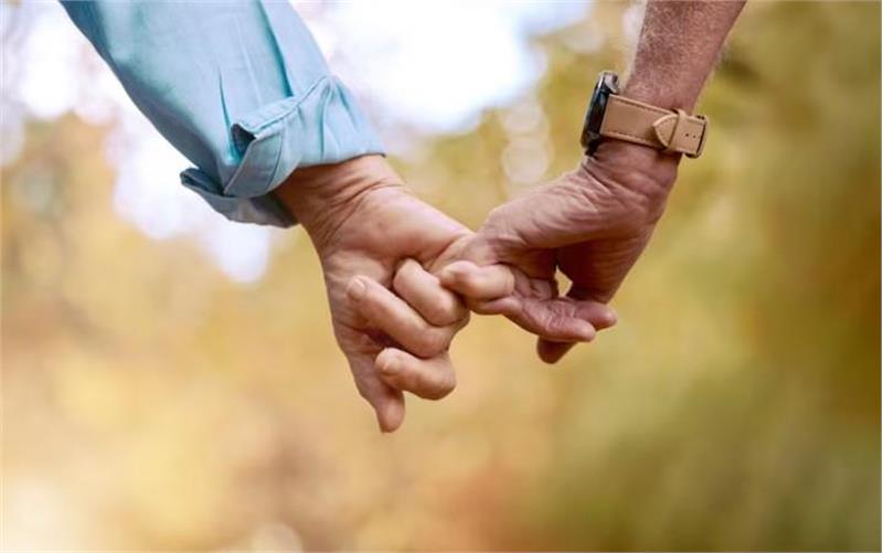 چالش‌ها و فرصت‌های روابط عاطفی و ازدواج در میان سالمندان