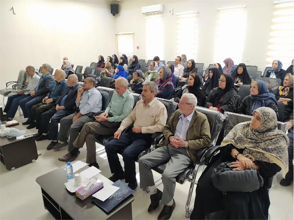 برگزاری همایش "شادی در دوران بازنشستگی" در خانه امید شهر همدان