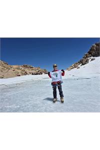 صعود موفق کوهنورد پیشکسوت تبریزی به قله سبلان از مسیر یخچال شمالی