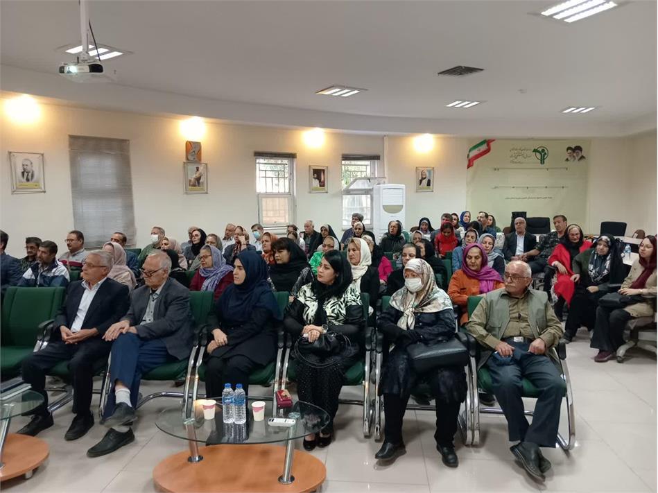 آیین گرامیداشت روز حافظ در خانه امید بازنشستگان اراک برگزار شد