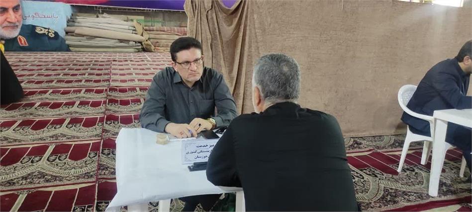 برپایی میز خدمت صندوق بازنشستگی مدیریت استان خوزستان در مصلی نماز جمعه اهواز