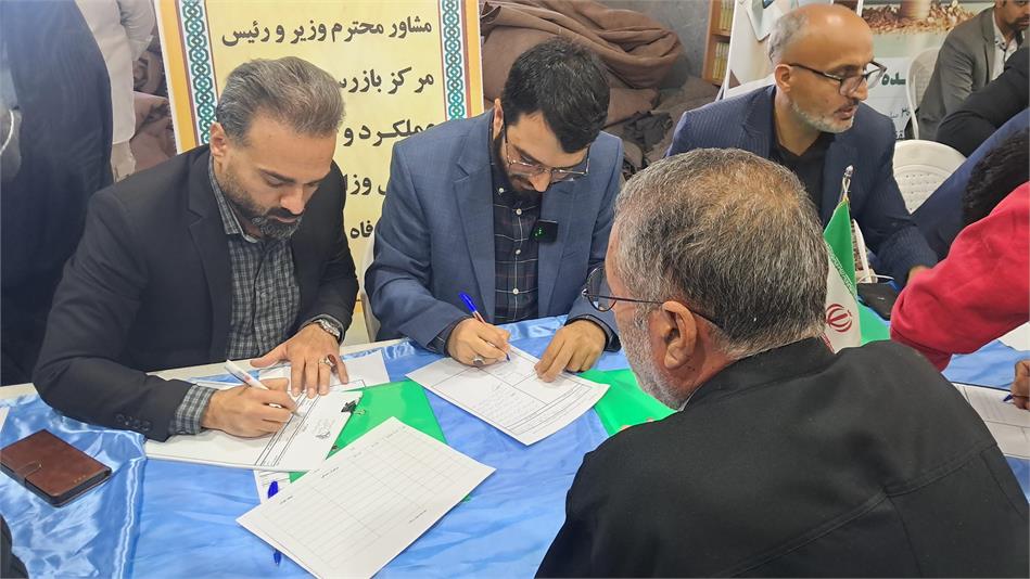 برگزاری میز خدمت دستگاه‌های تابعه وزارت تعاون در محل مصلای بیرجند
