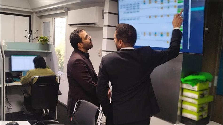 بازدید سرزده مدیرکل بازنشستگی استان تهران از مرکز پاسخگویی بیمه دی